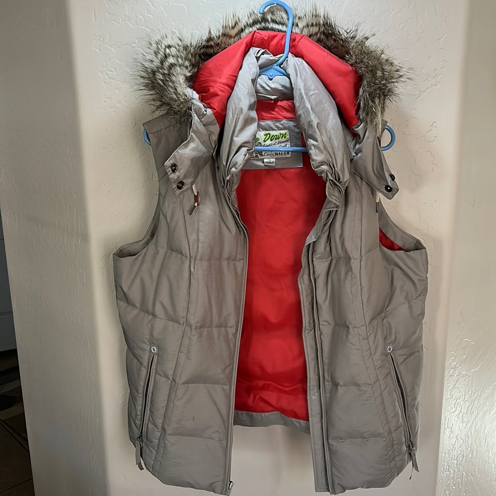 Eddie Bauer Yukon Down Vest with removable faux fur hat XL tan
